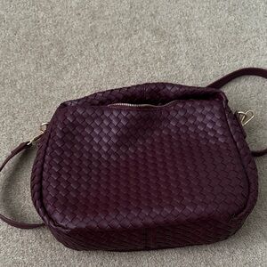 Lulu’s Woven Burgundy Shoulder Bag with Detatchable Strap